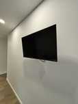 TV Smart com suporte de parede