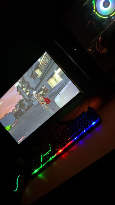 Pc como novo em caixa