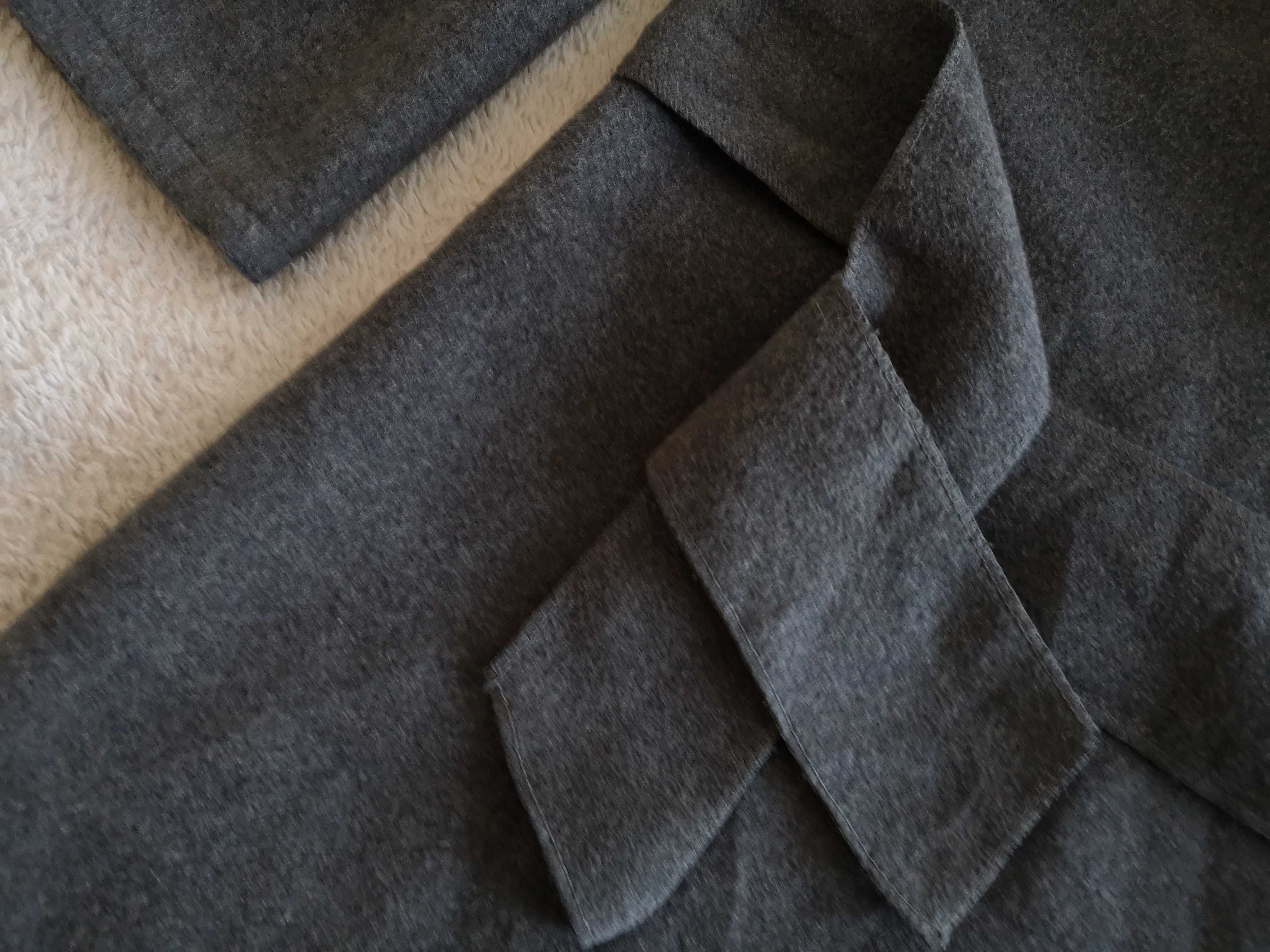 Szary włoski wełniany wiązany płaszcz z futerkiem ok. 40 - 42 jak nowy