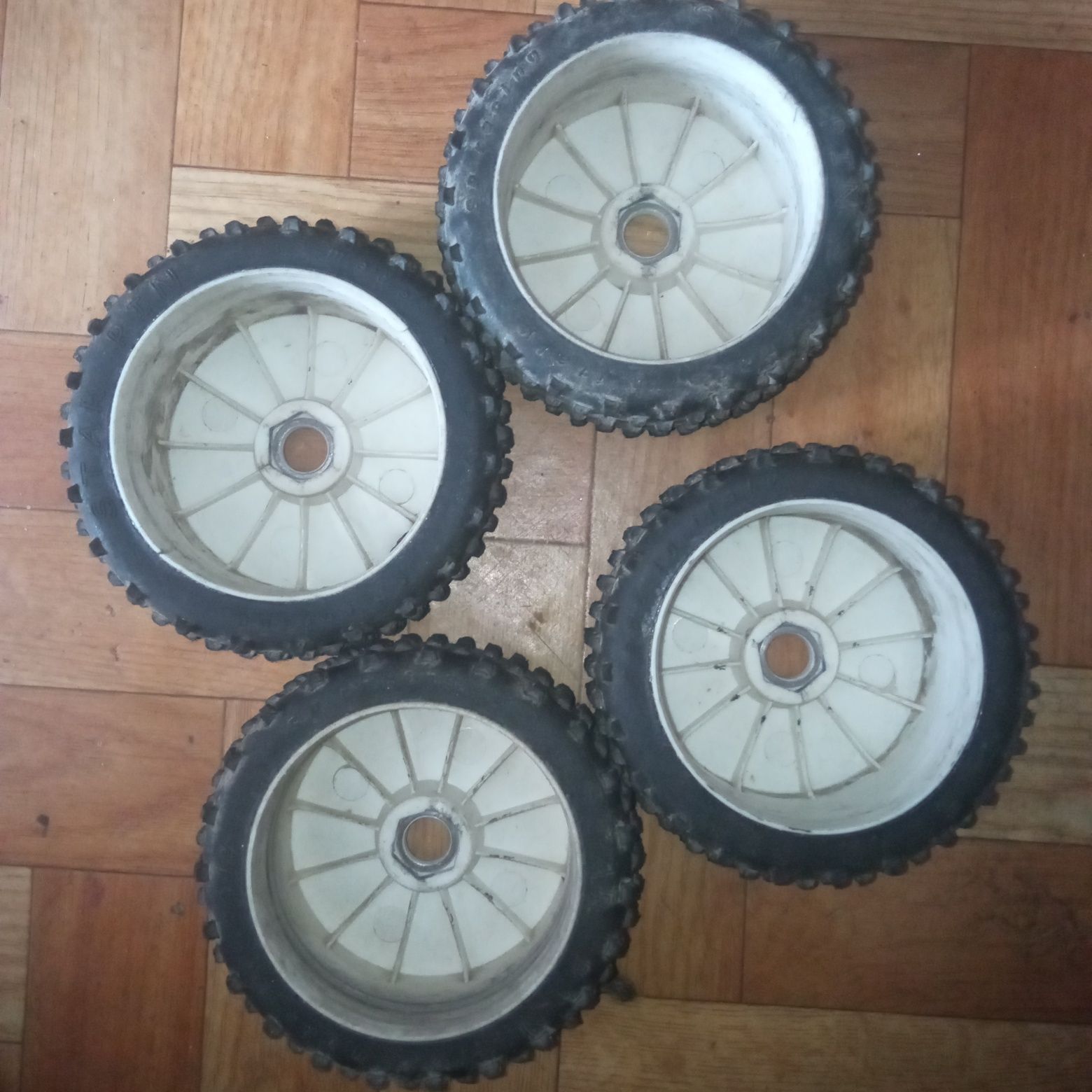 Koła RC 1:8 ( buggy / truggy )