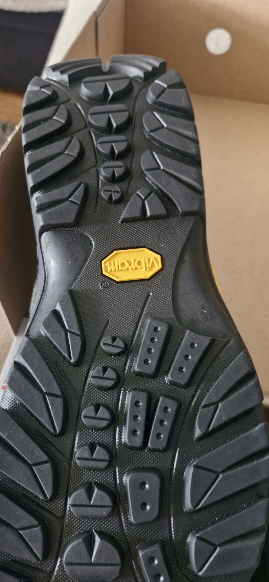 Buty męskie Olang.