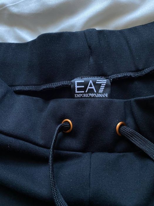 Продам женские штаны EA7