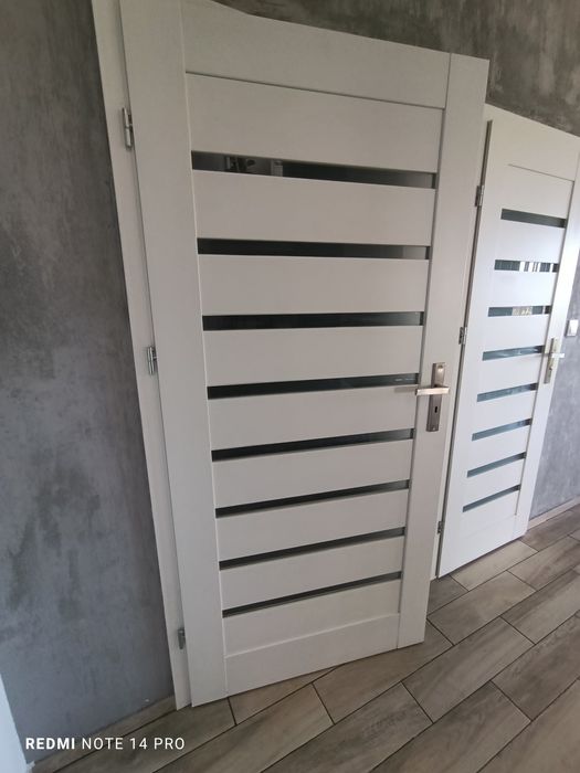 Drzwi wewnętrzne 90 i 70 lewe białe z szybkami