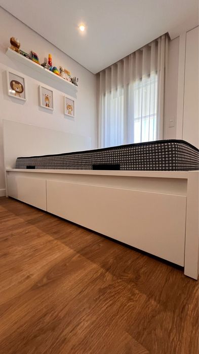 Cama MALM 140x200 com gaveta de arrumação