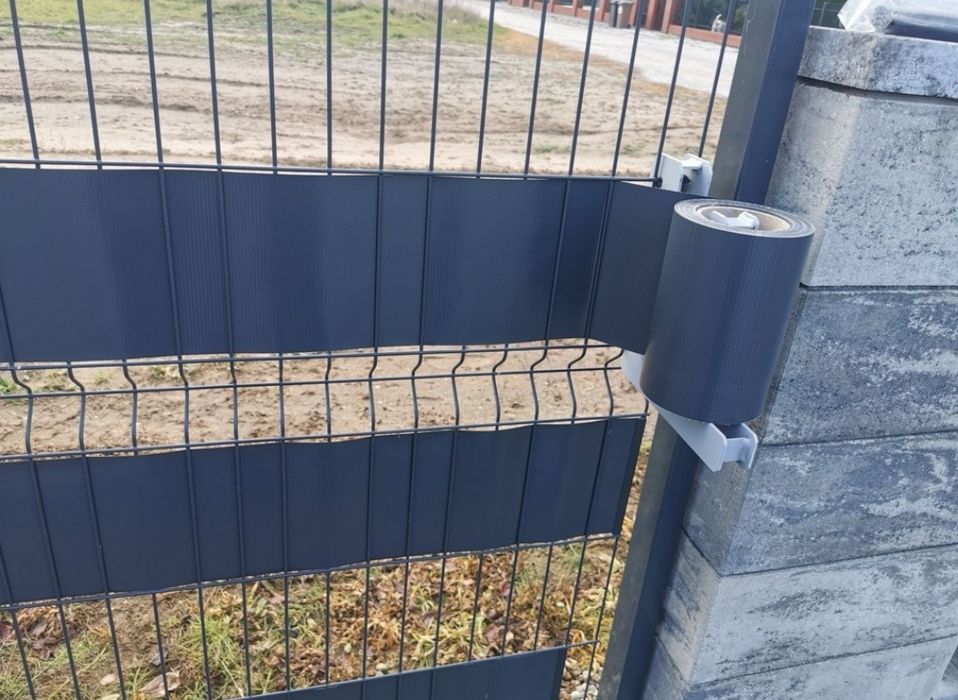 Wieszak montażowy taśmy ogrodzeniowej 19x35