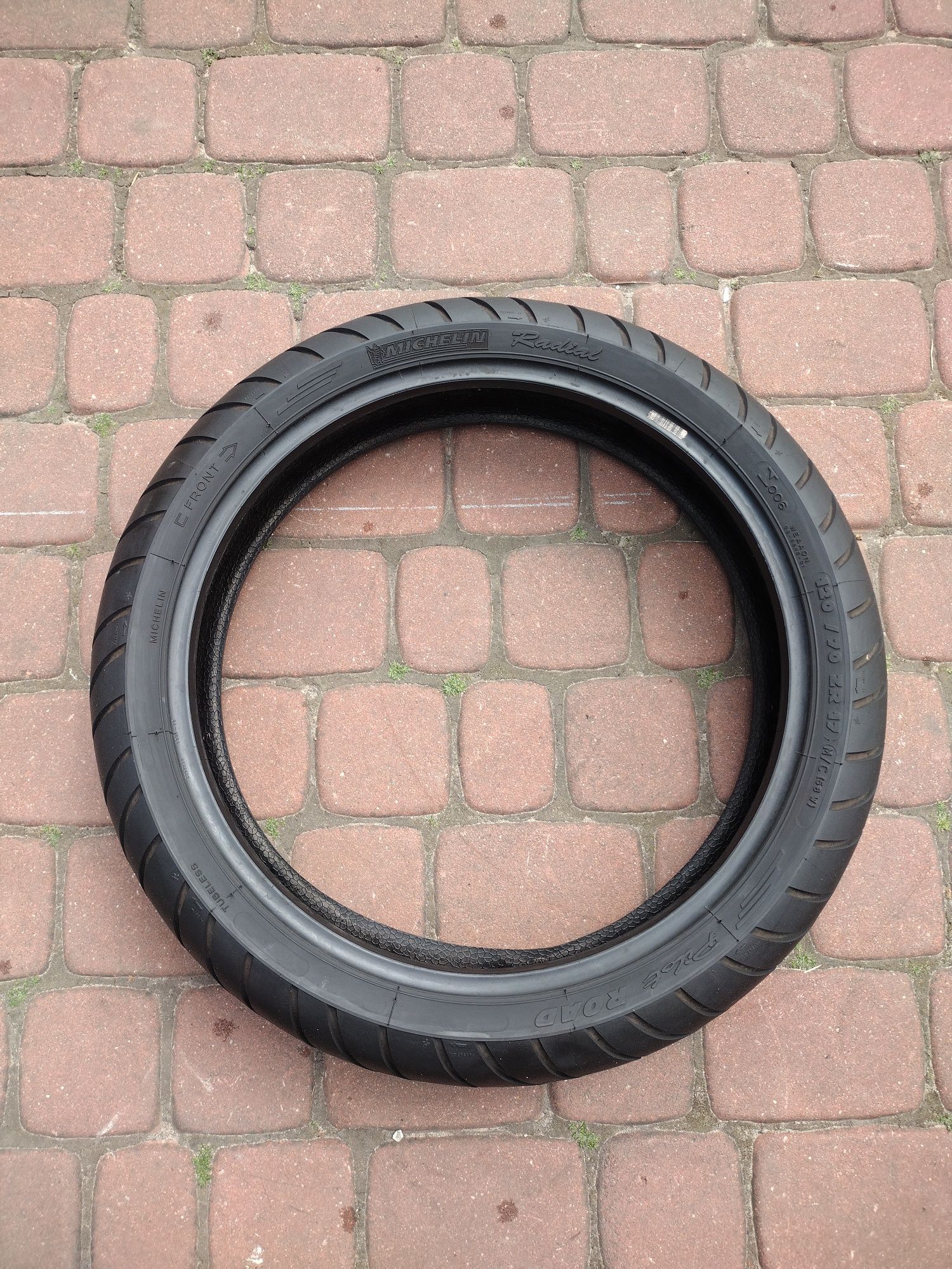 1x Opona motocyklowa MICHELIN 120/70ZR17.