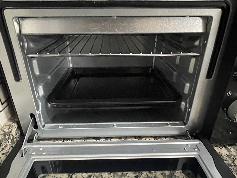 Forno como novo, em nom estado.