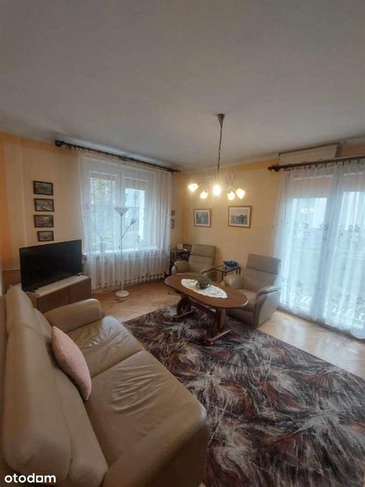 Klimatyczne, 2 pokojowe z wyposażeniem, I piętro w centrum