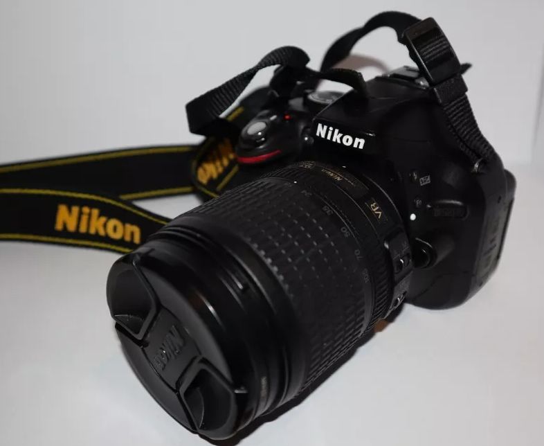 NIKON D5200 SÓ 14.000 Disparos ecrã rotativo 24MPX (corpo)