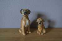 Dwie porcelanowe figurki pies bokser większy i szczeniak