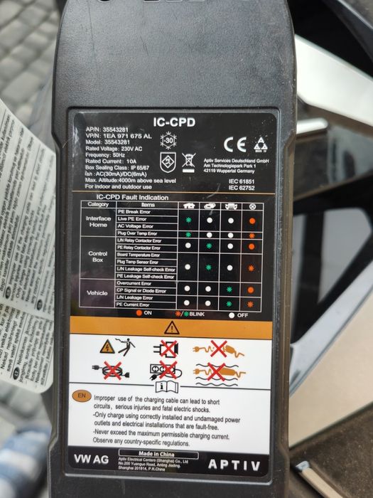 Ładowarka samochodowa oryginalna VW aptiv  Audi Skoda 1EA971675AL 230