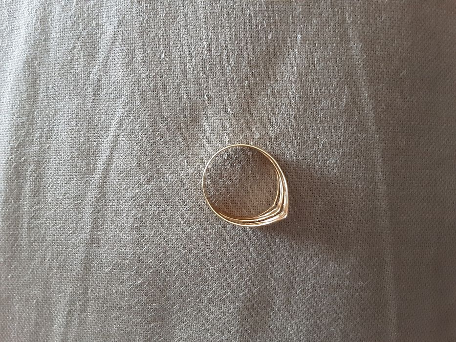 Colar novo com pedras, muito bonito em tons de rosa e roxo e anel