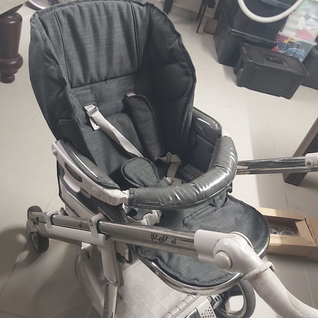 Carrinho de bebe da marca BEBECAR