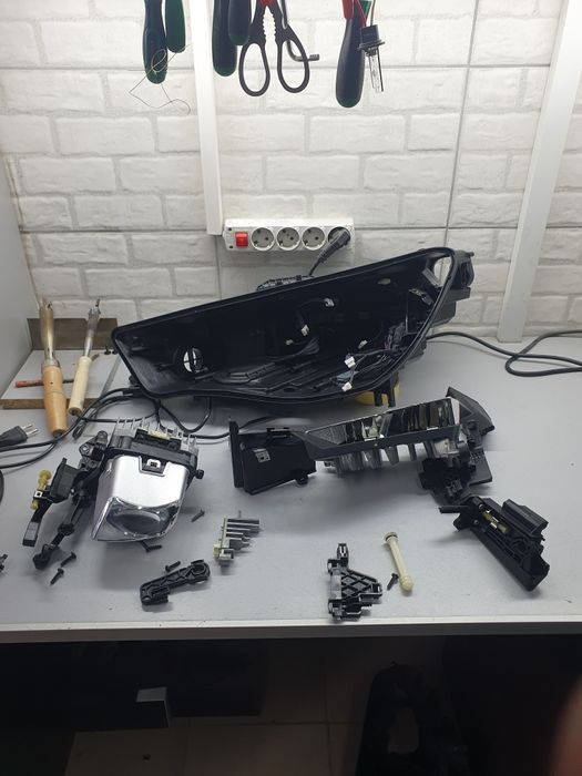 Ремонт фар легкових, вантажних авто та автобусів