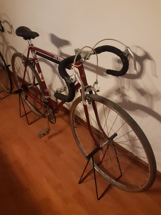 Bicicletas antigas de ciclismo.