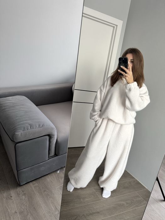 Жіночий теплий костюм вільного крою