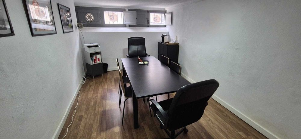 Loja de 64m na Amadora, Venteira, com 2 pisos