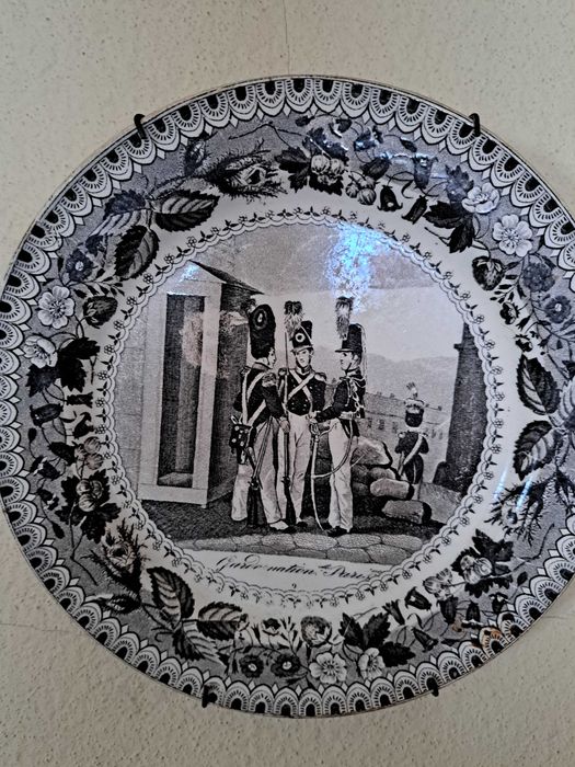 Conjunto de 7 pratos antigos sobre a revolução fran