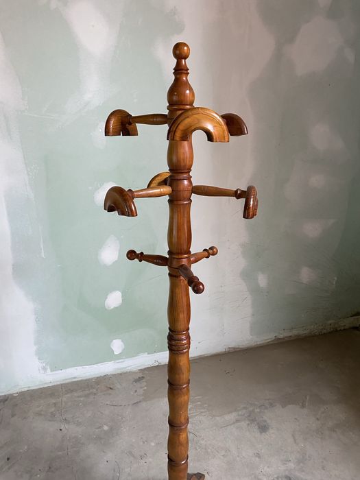 Cabide em madeira