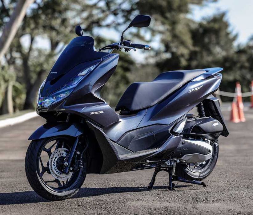 Aluguer de motas PCX e Nmax com partida elétrica e freio ABS