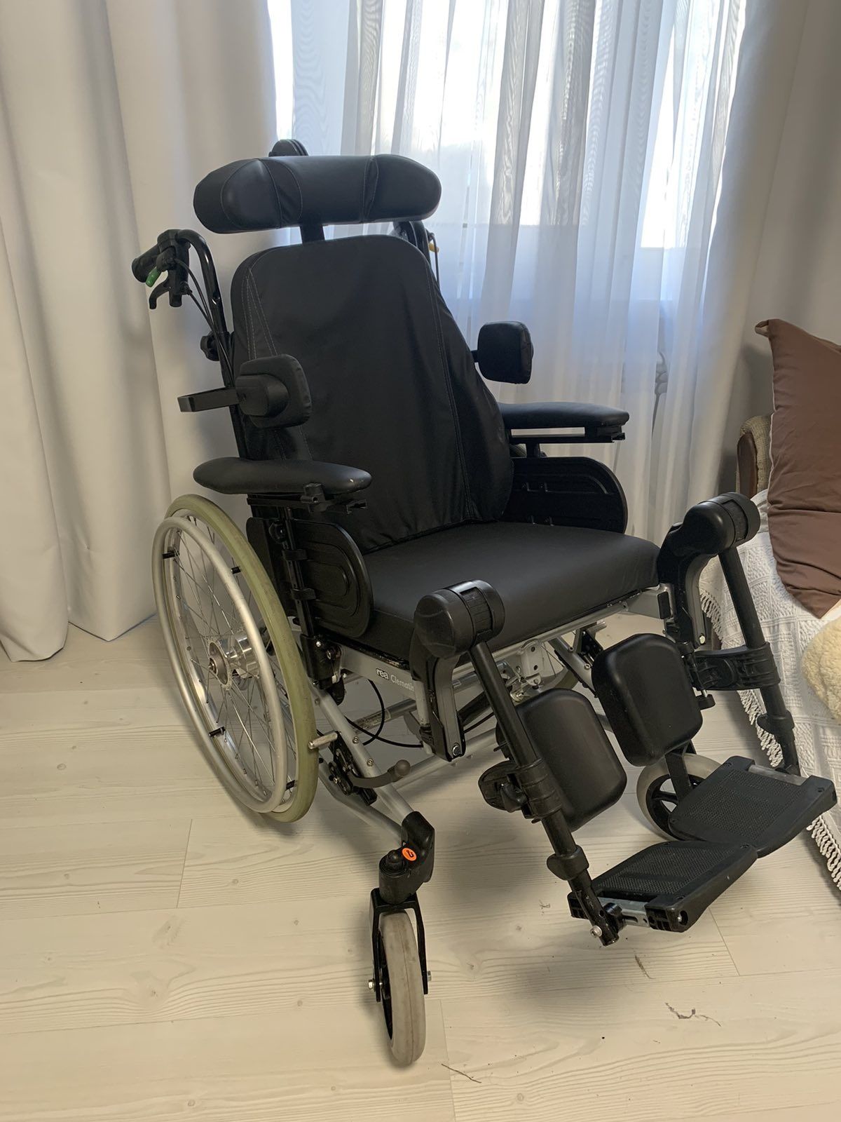 ,инвалидное кресло- коляска  повышенной комфортности