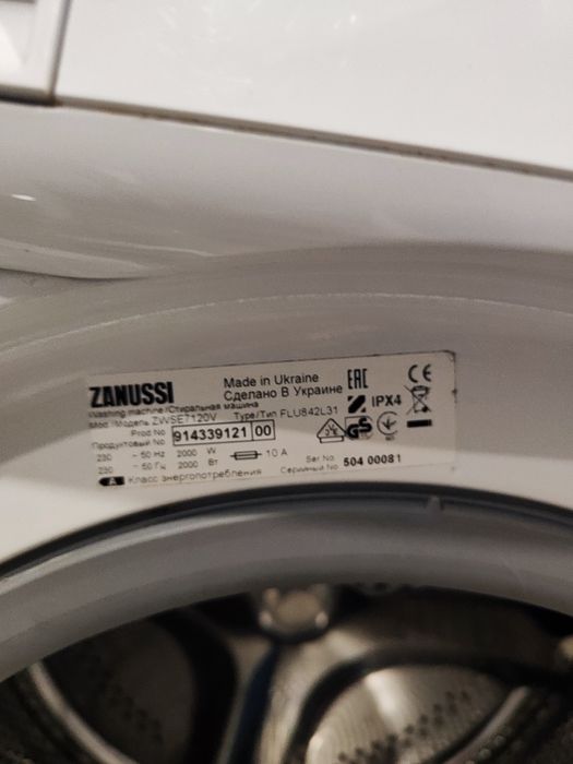 Пральна машина вузька Zanussi ZWSE7120V