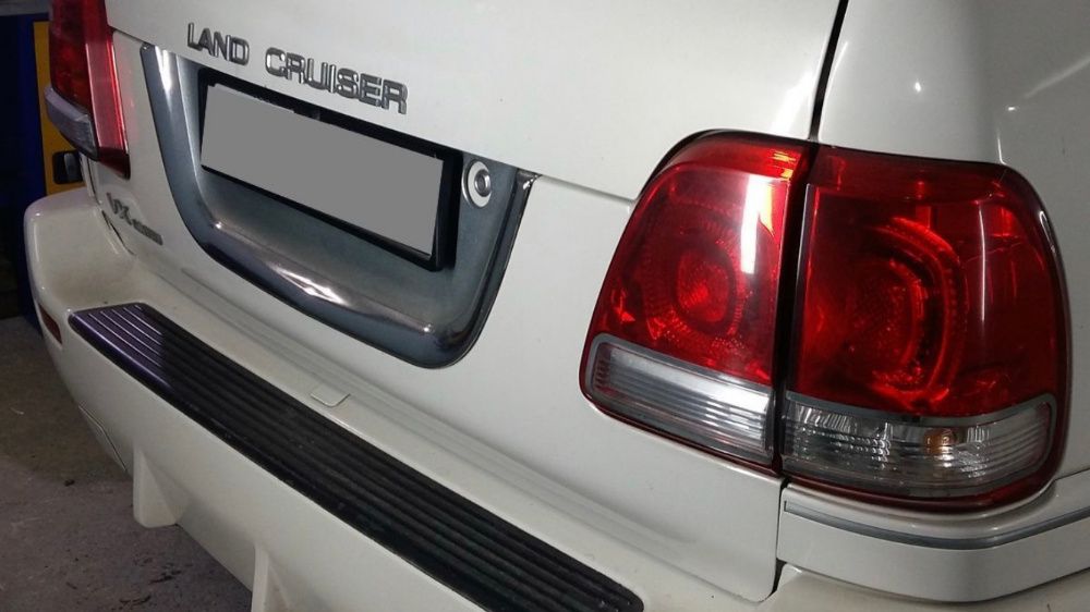 Toyota Land Cruiser 100 (98 - 2006) Задние фонари LED (ститль 200)
