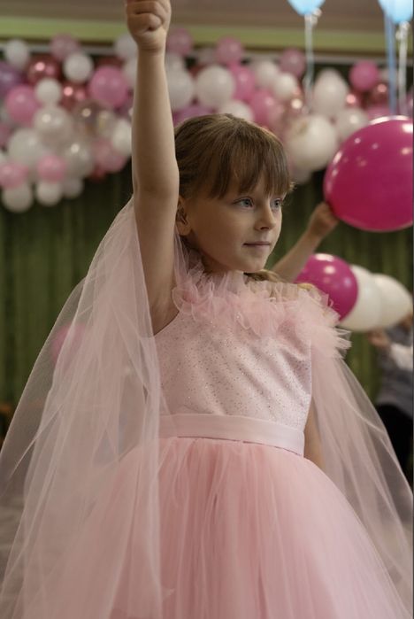 Плаття на будь яке свято. Відшивали під замовллення.