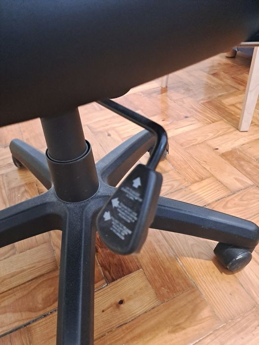 Cadeira de escritório giratória – FAMO