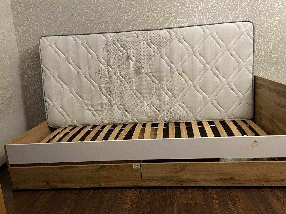 Ліжко односпальне з матрацом
