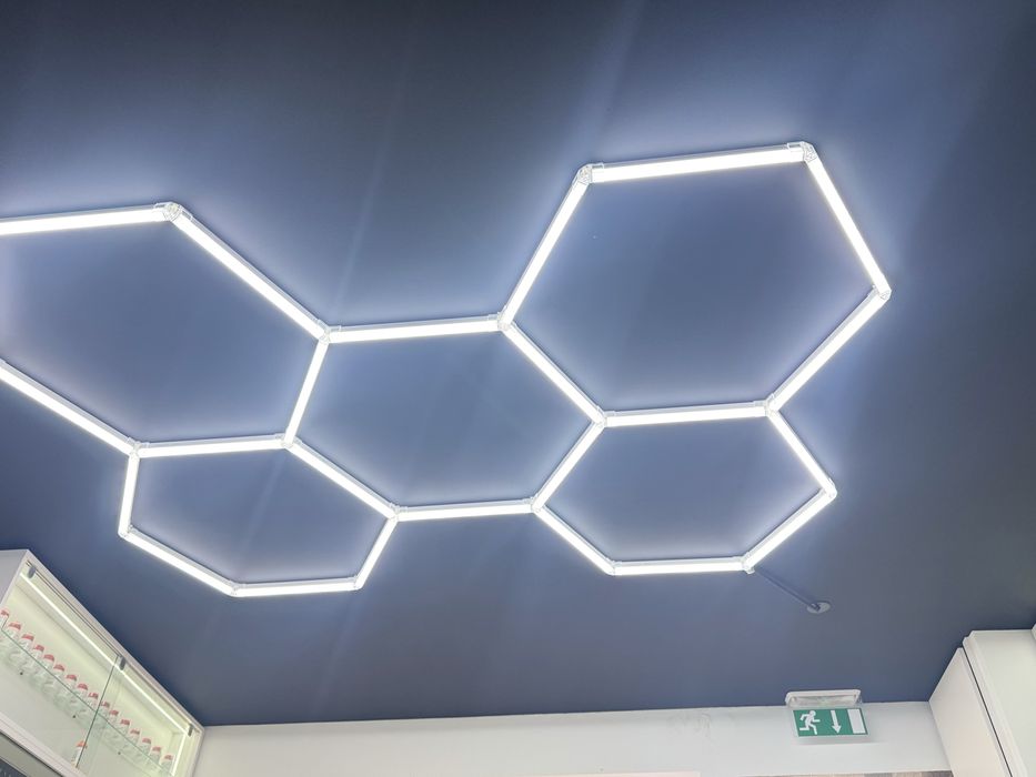 Led teto hexagunal