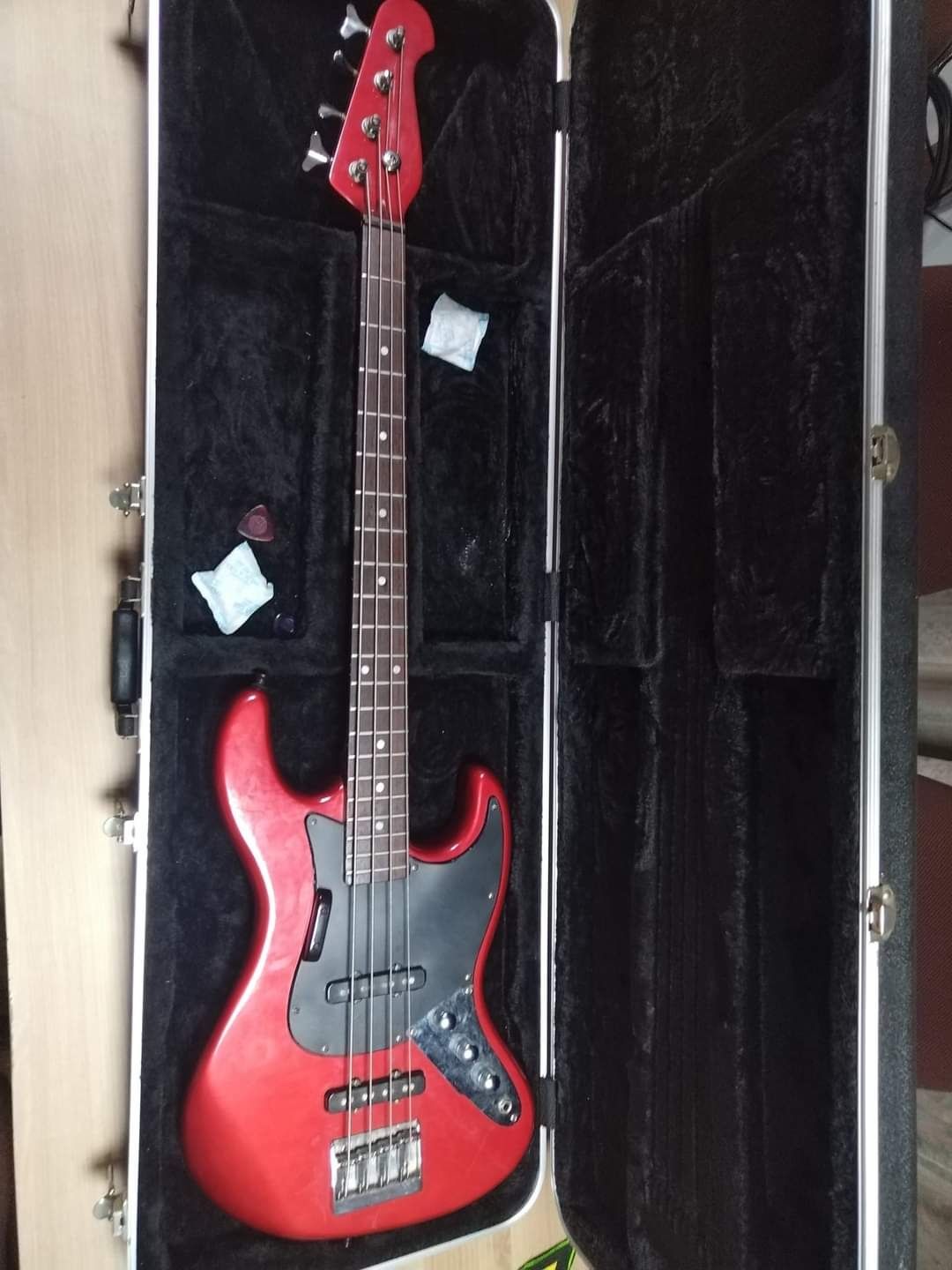 Jazz bass + hard case TKL