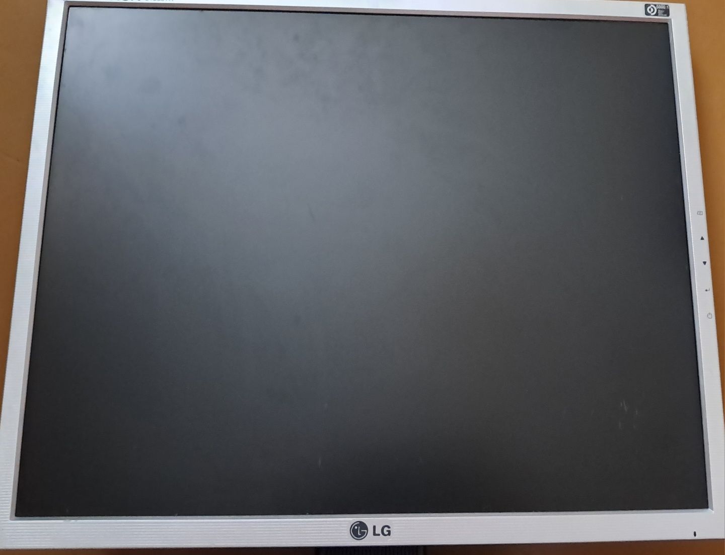 Монітор LG Flatron L1953TR-SF та кабель DVI+ кабель живлення