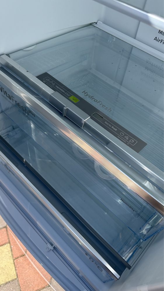 Холодильник Bosch 1,8 cm 70 cm ширина