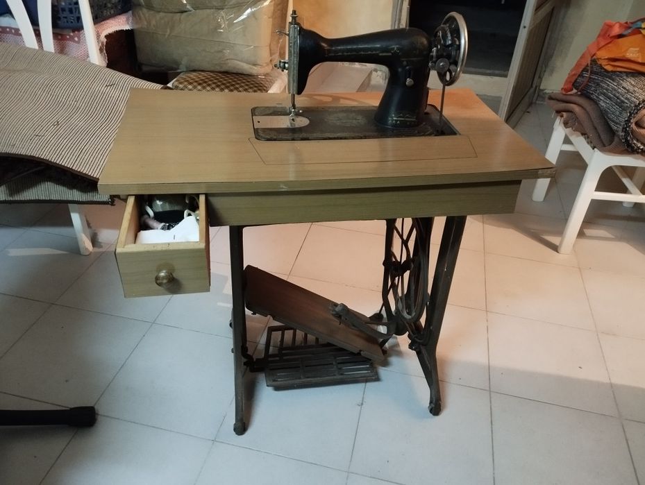 Máquina de costura antiga Singer