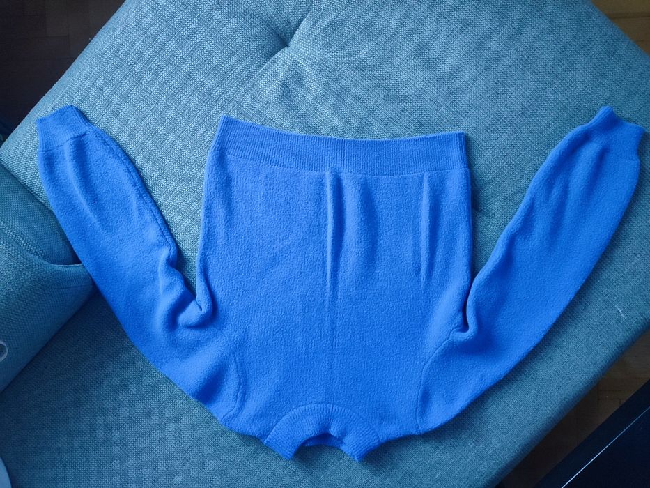 Niebieski sweter półgolf Sinsay