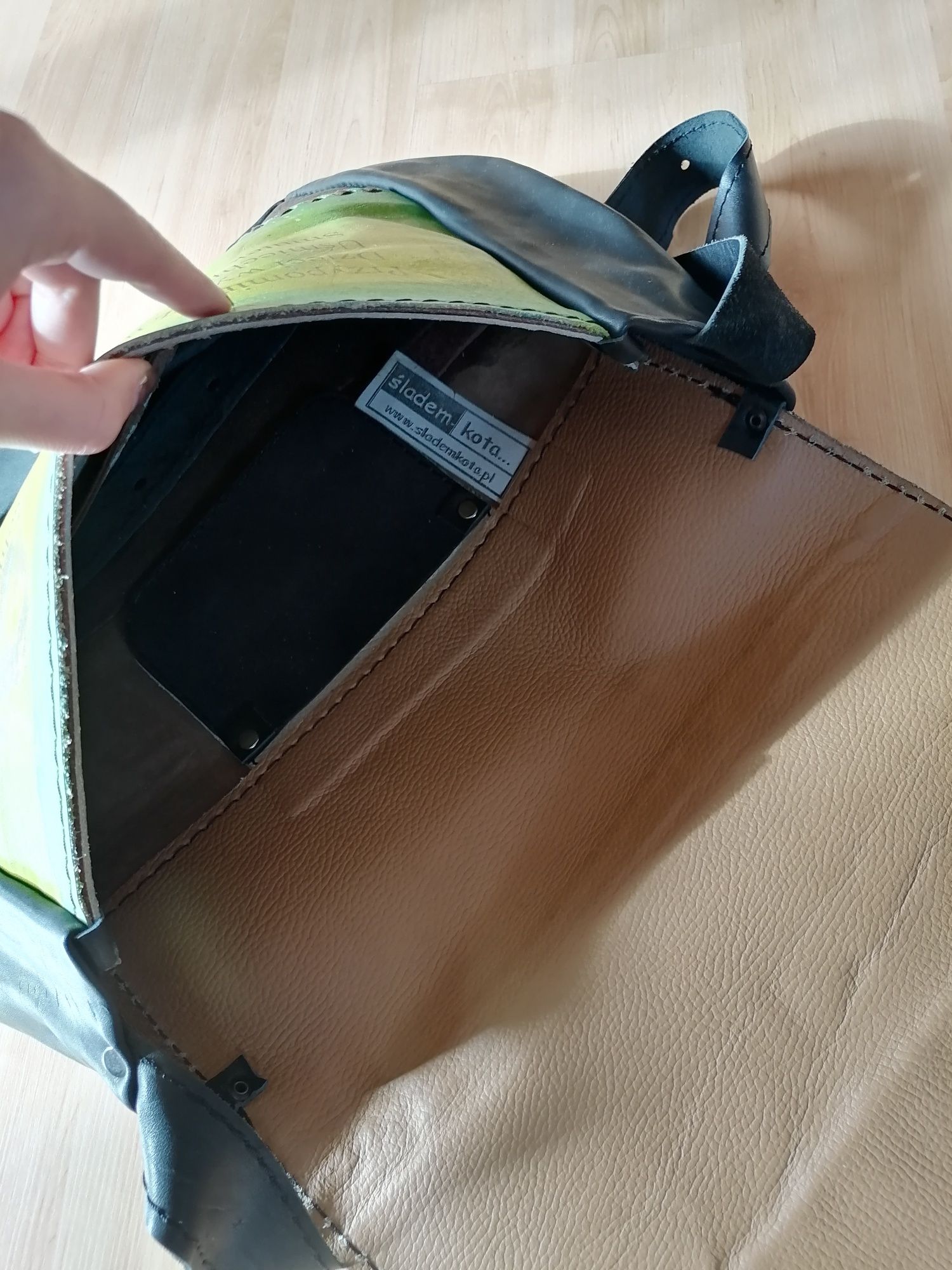 Torba skórzana na ramię, Śladem kota