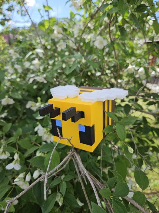 Бджола з Minecraft