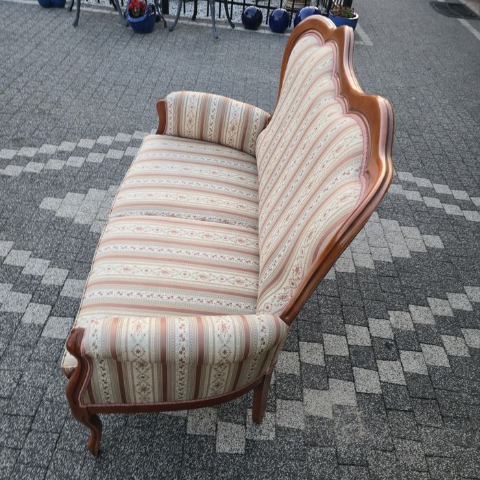 Stylowa Sofa bardzo wygodna