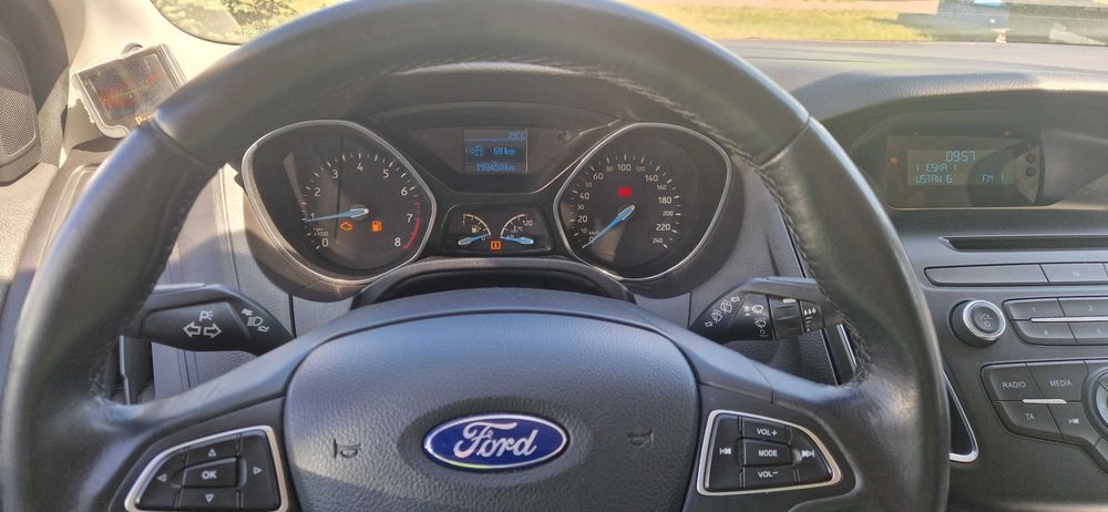FORD FOCUS 1.6 Auta służbowe