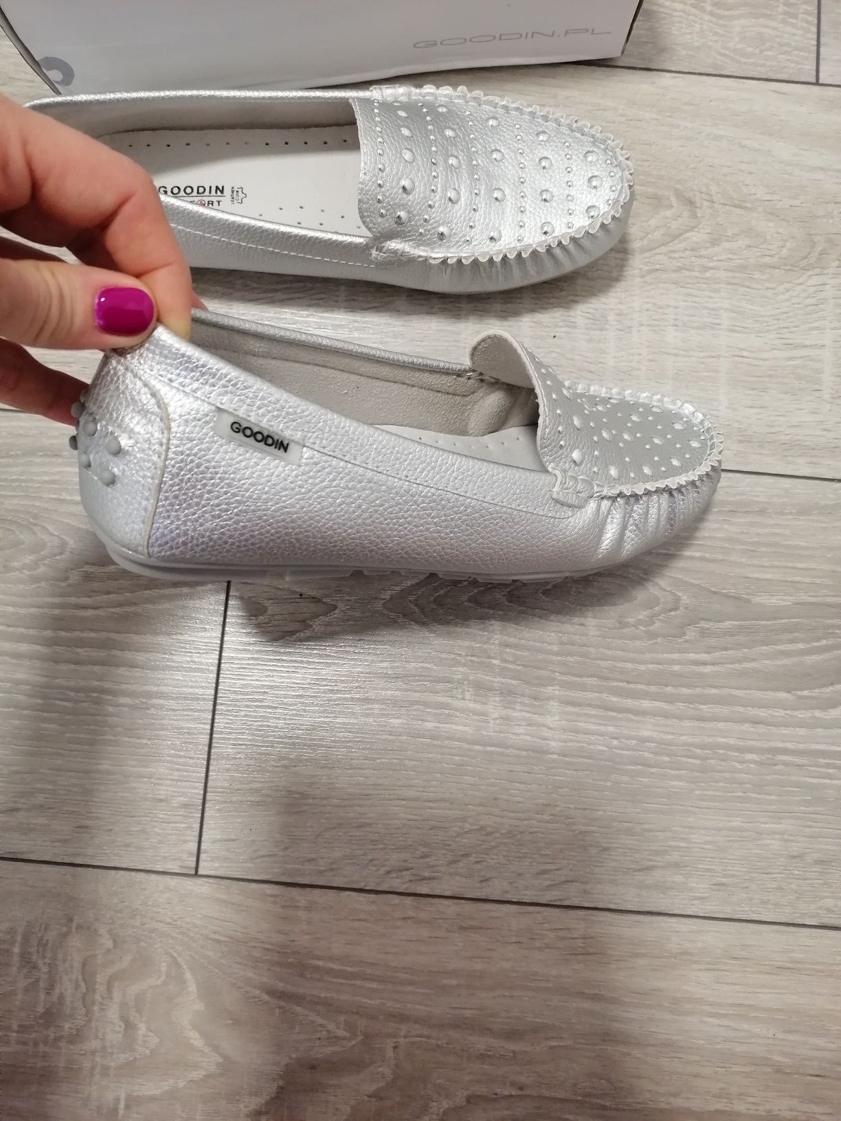 Srebrne mokasyny Goodin  37/38 wkładka 24cm. Nowe.