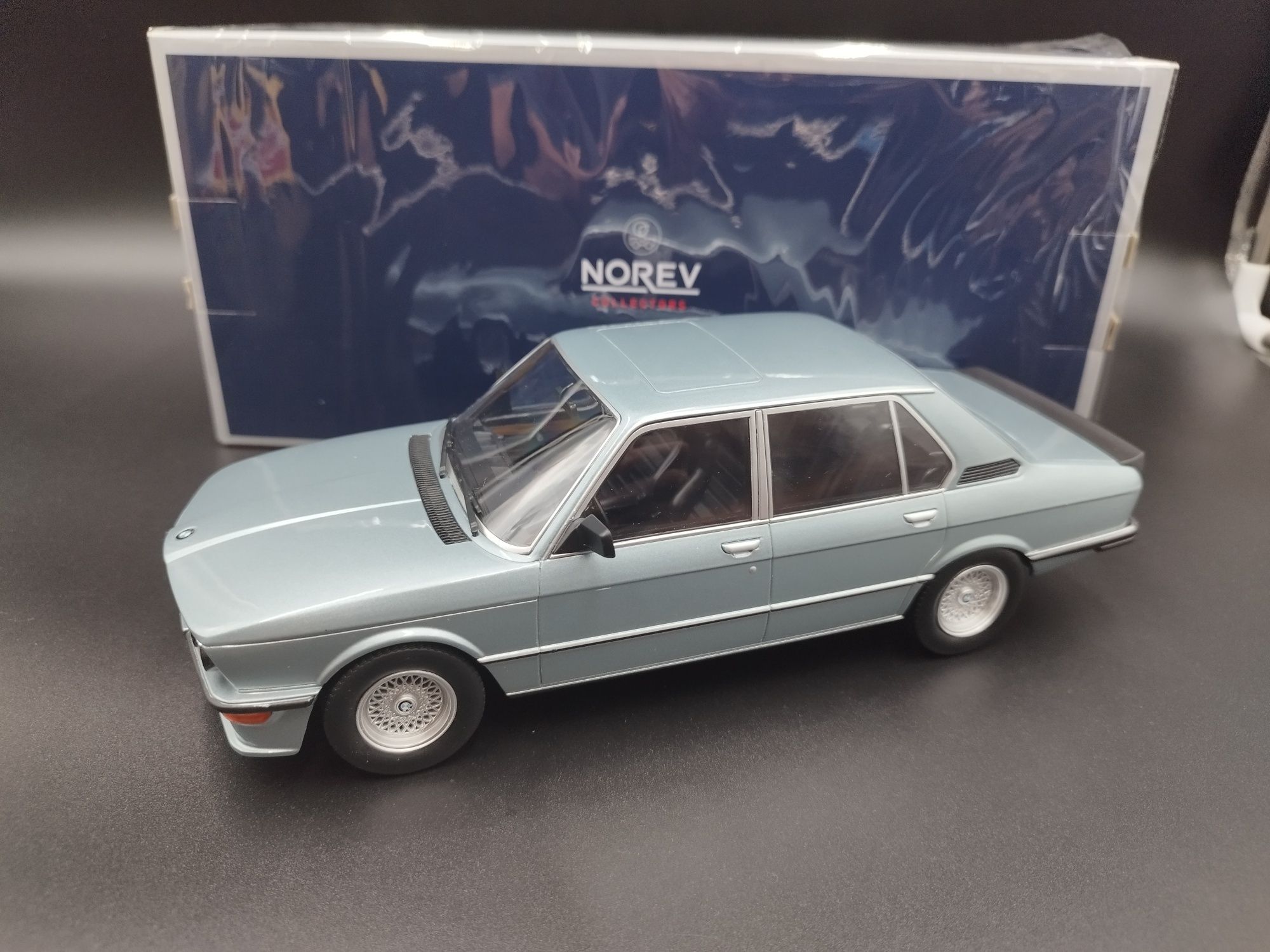 1:18 Norev 1980 BMW M535i E12 –light blue metallic