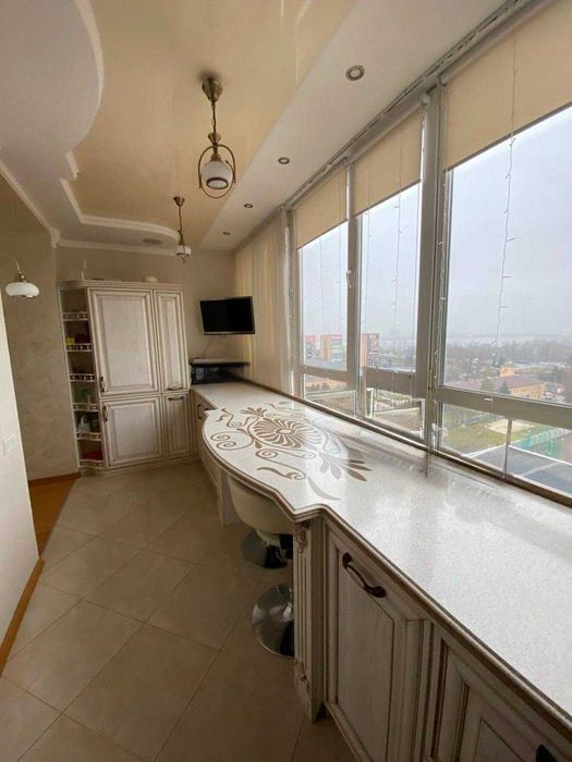 Топ-локация! 3 мин до парка и ТЦ! Продам квартиру с двумя спальнями.