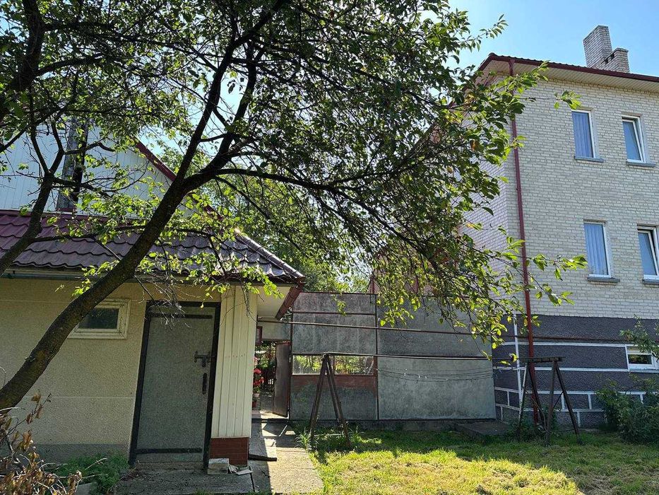 Продаж 2 пов будинку з 2 гаражеми і ділянкою на 12 соток, 236.5 кв.