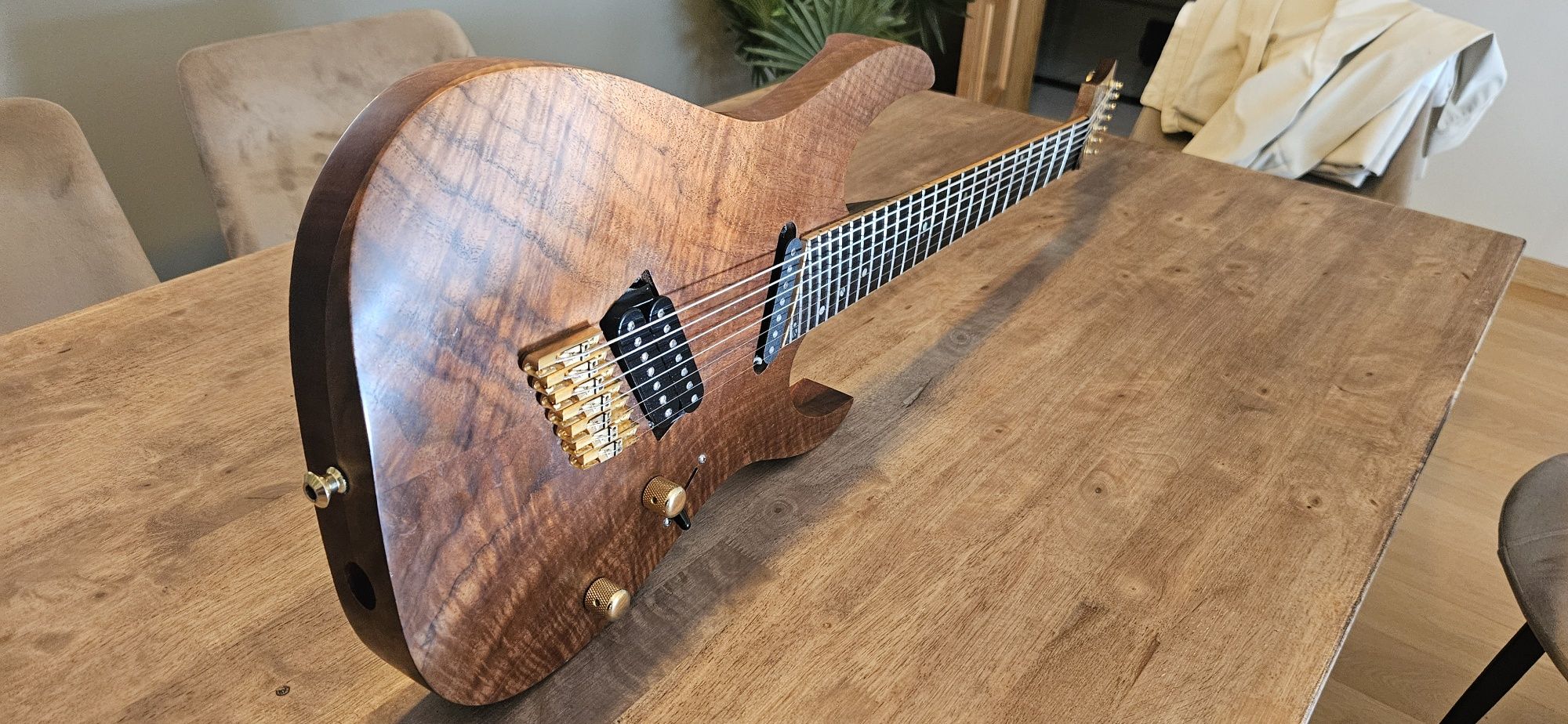 Guitarra 7 cordas Fanned Fret