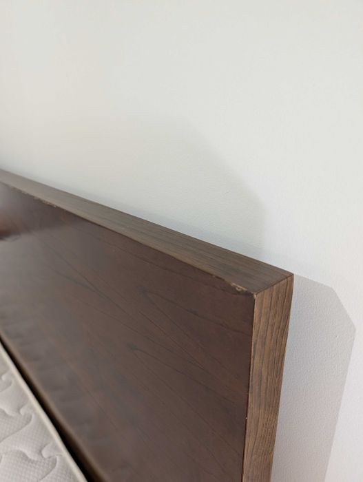 Conjunto de Quarto–Cama King + Estrado e Colchão + 2Mesas de Cabeceira