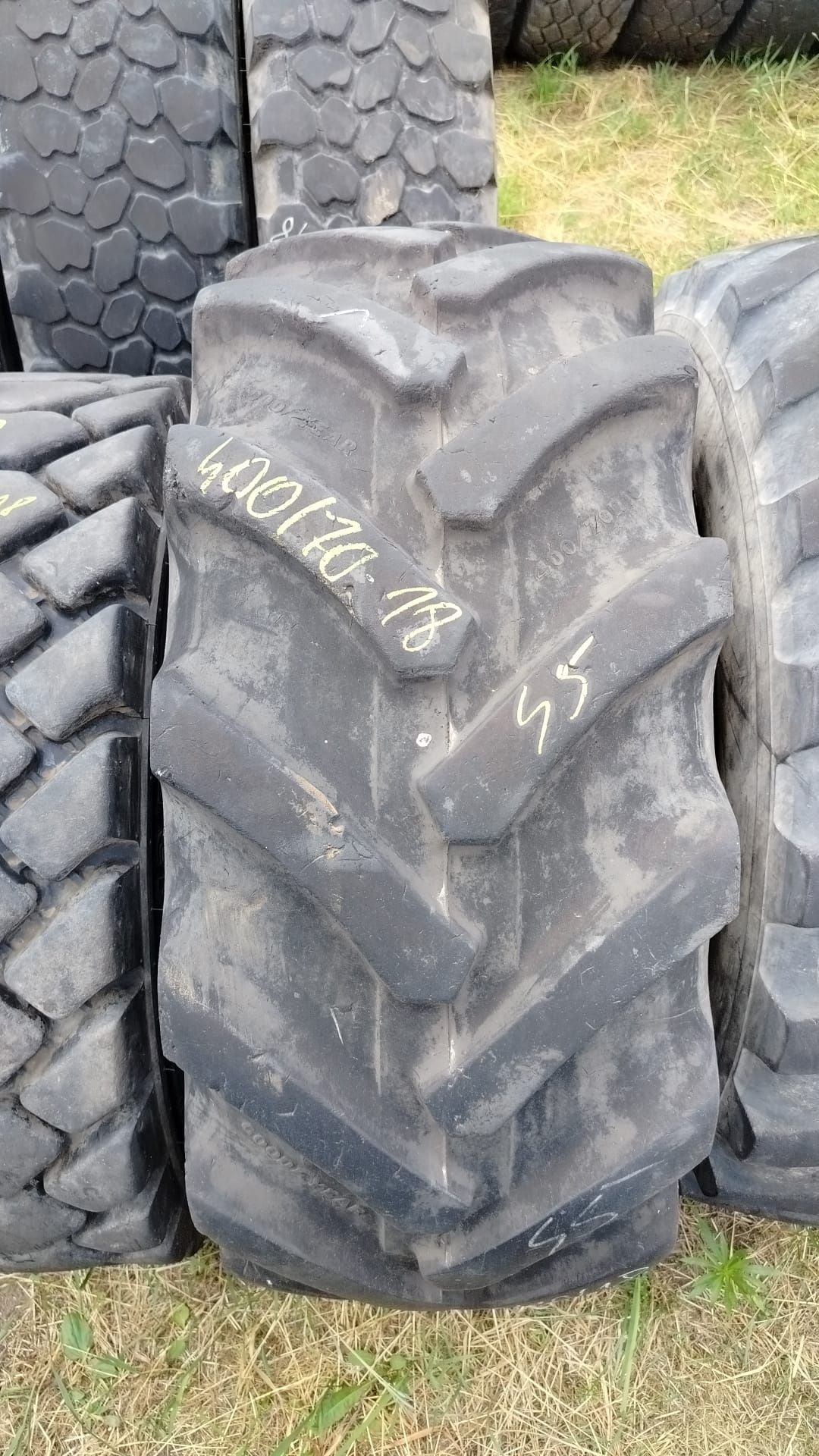 Opona 400/70 R18