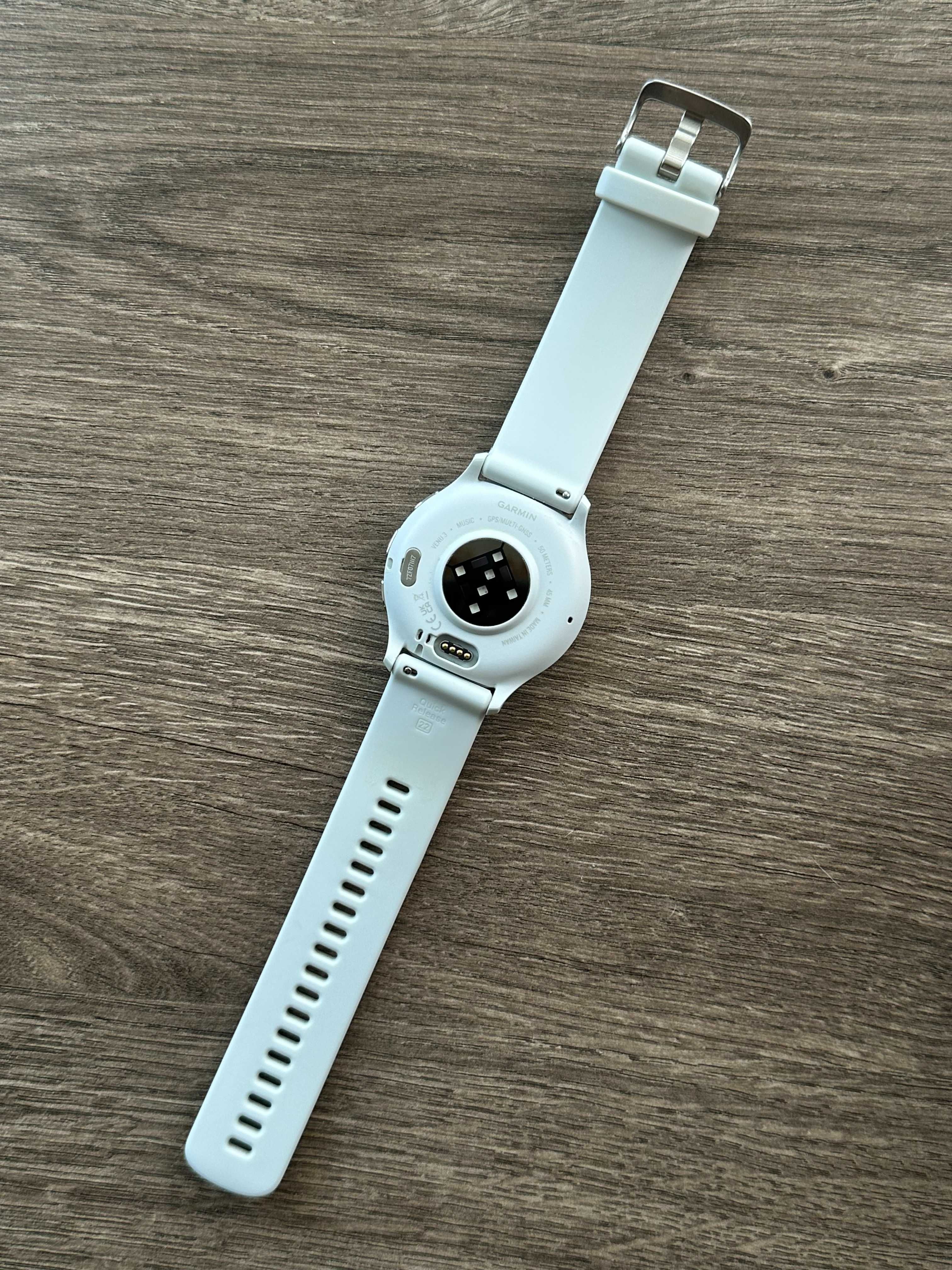 GARMIN Venu 3 Silver Stainless Steel Bezel with Silicone Band
