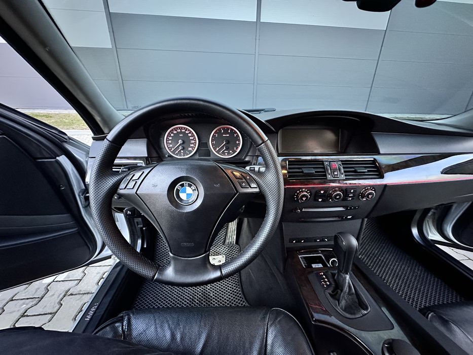 BMW     E60    530і