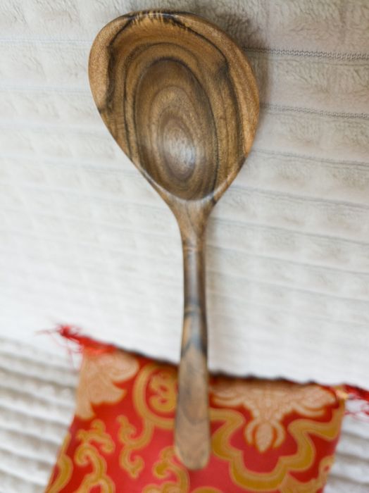 Дерев'яна ложка ручної роботи з дерева горіха оброблена Osmo